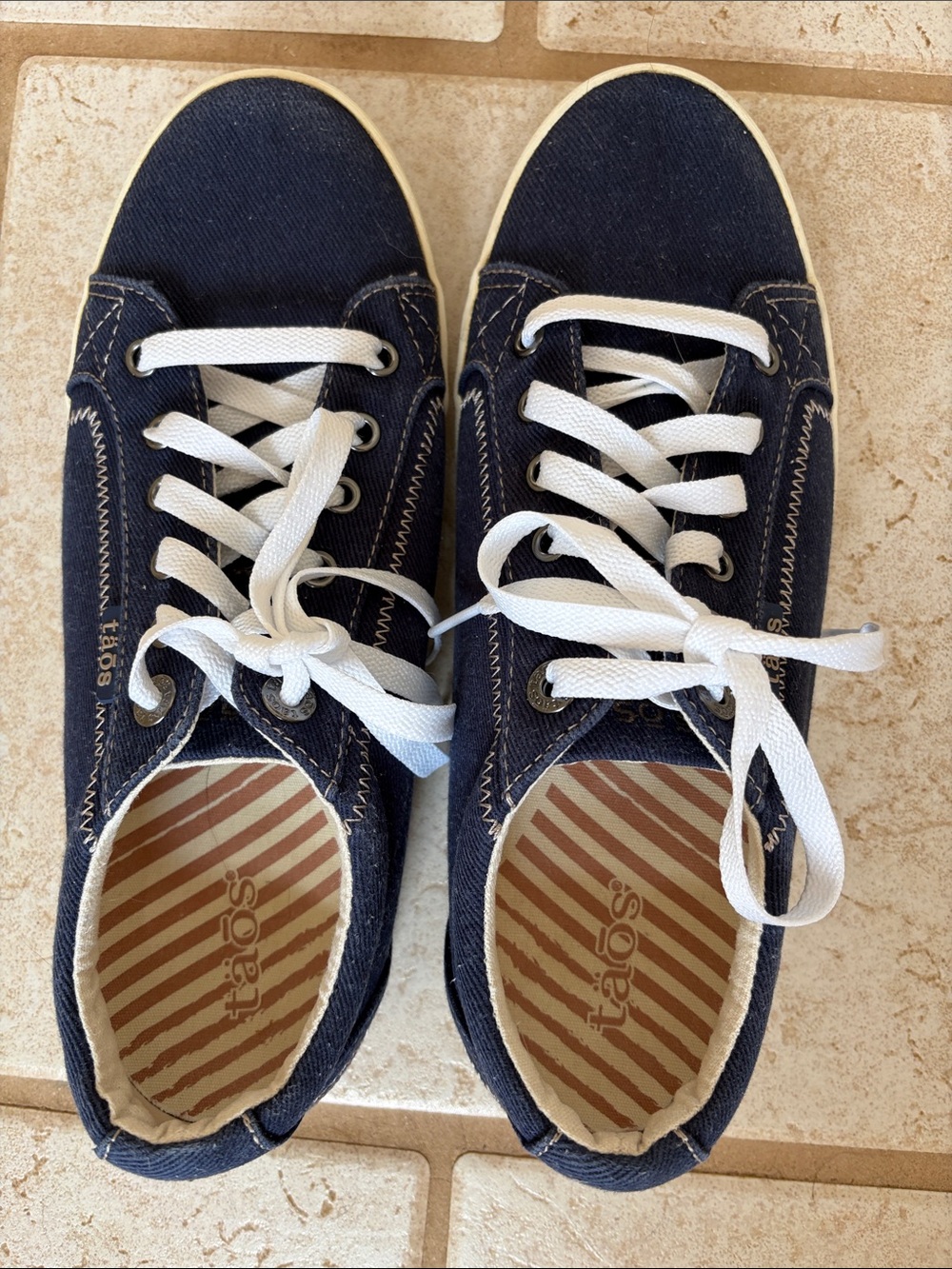 Taos Footwear Kids Navy Canvas Lace-Up Sneakers with White Laces
